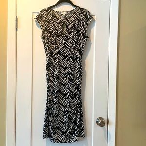 J.Jill black & white print dress. Size Med Excellent condition. Comfy & stretchy